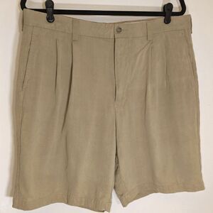 Tommy Bahama Shorts Men's Size 35 Beige 80% Silk Pleated Bermuda Shorts